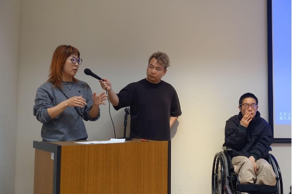 左からUBUNTUの荒井さん、菅谷さん、小助川さん